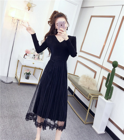 Elegáns női ruha tüllel és csipkével