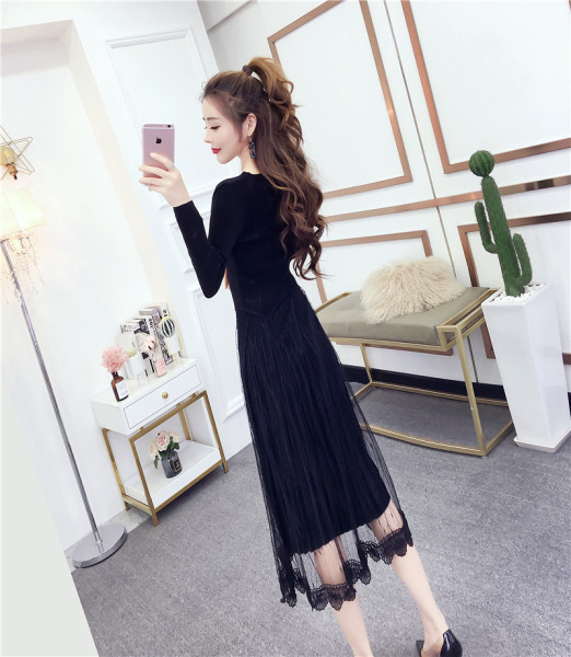 Elegáns női ruha tüllel és csipkével