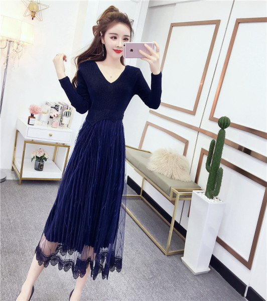 Elegáns női ruha tüllel és csipkével