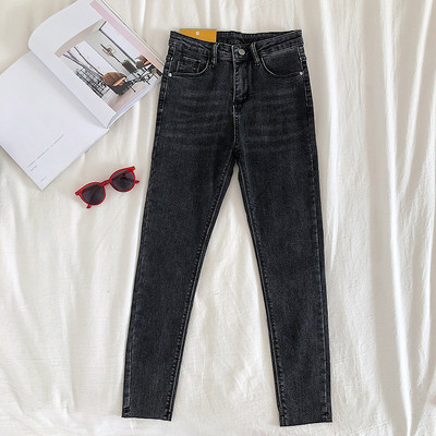 Női farmer fekete és kék színben, magas derékkal és zsebekkel