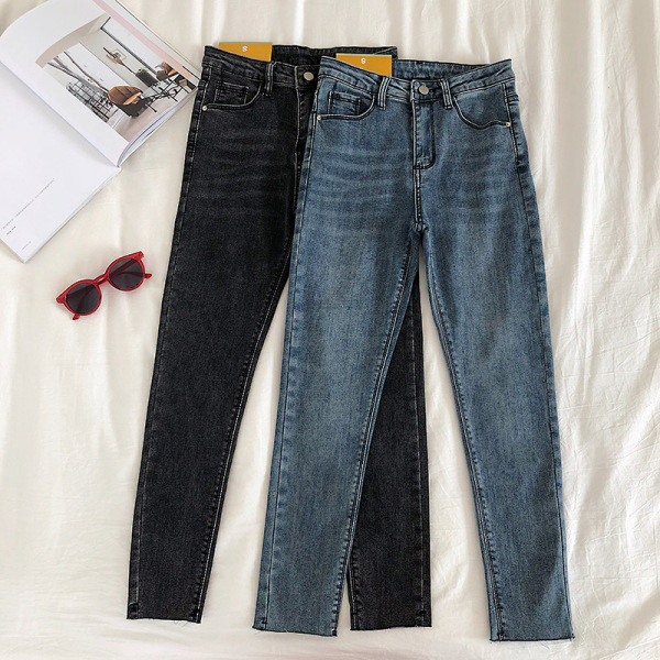 Női farmer fekete és kék színben, magas derékkal és zsebekkel