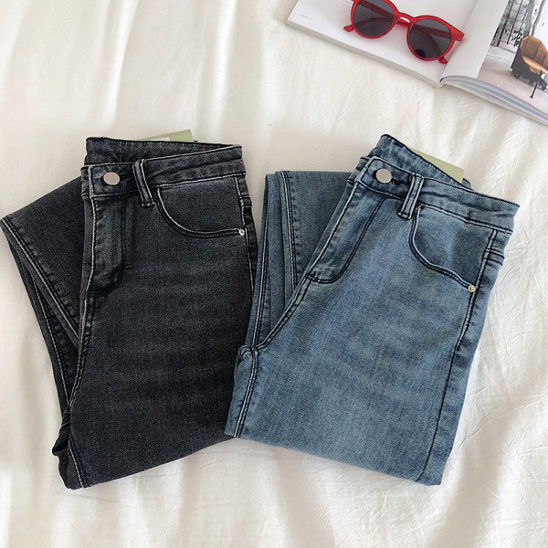 Női farmer fekete és kék színben, magas derékkal és zsebekkel