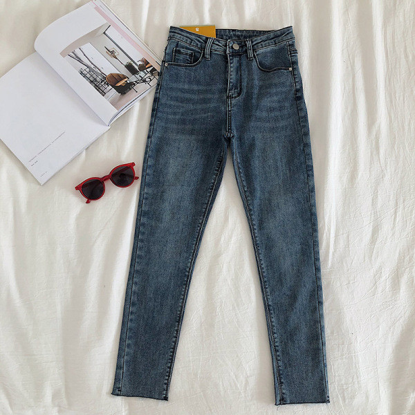 Női farmer fekete és kék színben, magas derékkal és zsebekkel