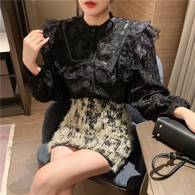 Νέο μοντέλο δαντελωτό πουκάμισο με κουμπιά και στρογγυλό λαιμόκοψη σε μπεζ και μαύρο χρώμα