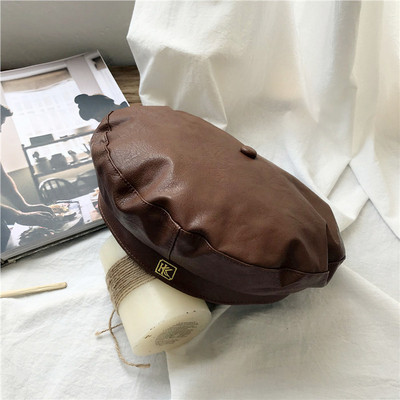 Modern női barett ökobőrből, barna, kék és fekete színben