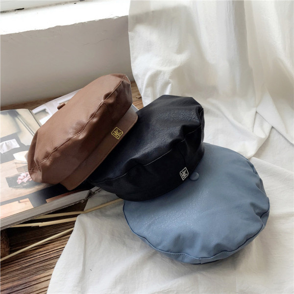 Modern női barett ökobőrből, barna, kék és fekete színben