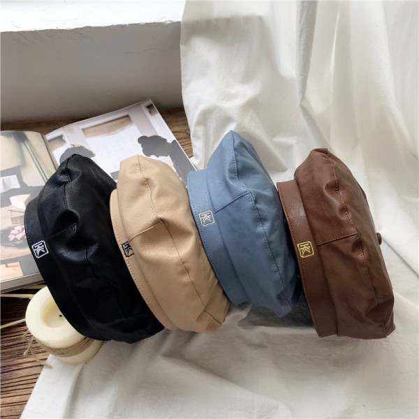 Modern női barett ökobőrből, barna, kék és fekete színben