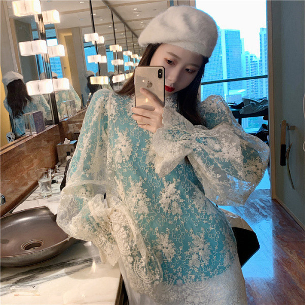 Modern női csipkeblúz - széles modell kék és lila színben