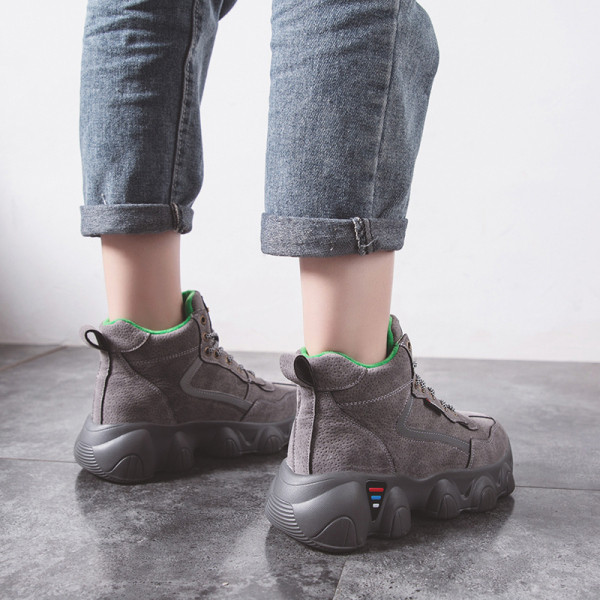 Női velúr sportcipő őszre és télre, szürke és fekete színben