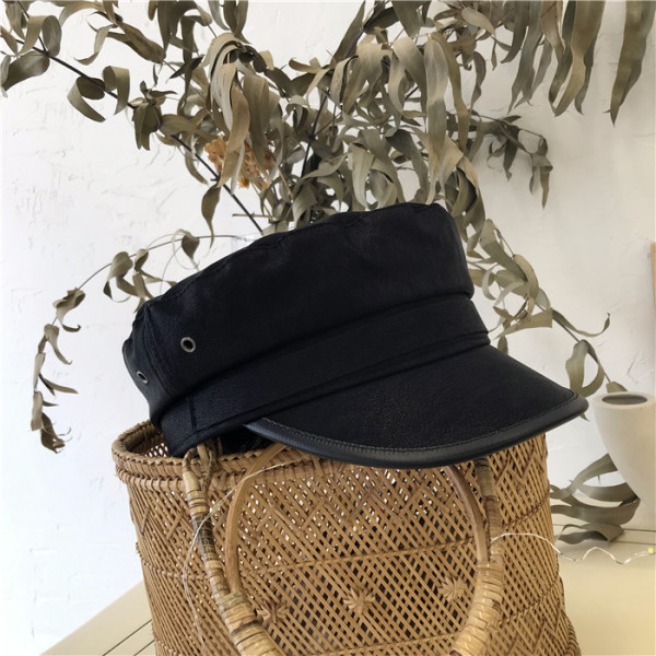 Modern női sapka és csat fekete színben