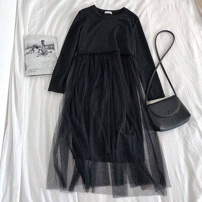 Modern női ruha négy színben ovális nyakkivágással és tüllvel