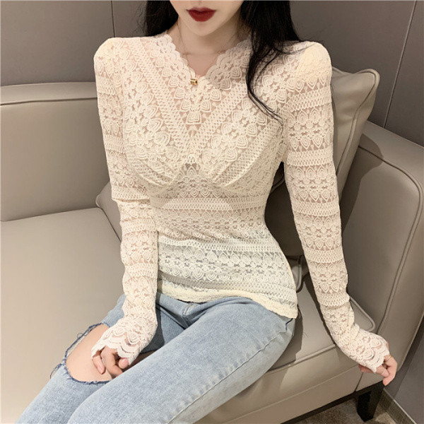 Γυναικείες μπλούζες με δαντέλες μακρύ μανίκι και λαιμόκοψη σε μπεζ και μαύρο χρώμα