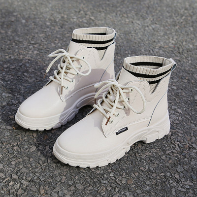 Modern női zoknis csizma durva talppal, fehér és fekete színben