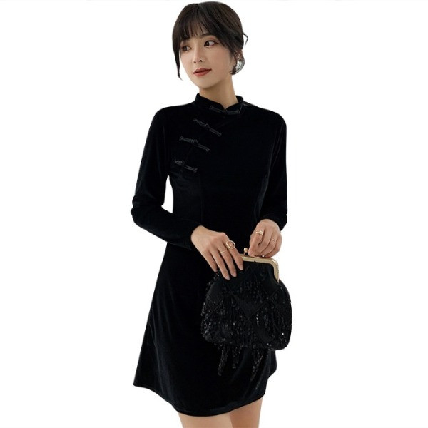 Modern női rövid bársonyruha, hosszú ujjú fekete színben