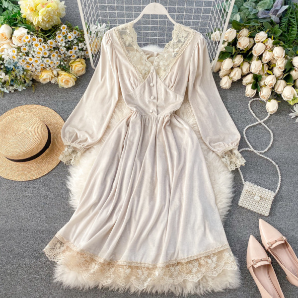 Női bársonyruha csipkével és V-nyakkal, három színben