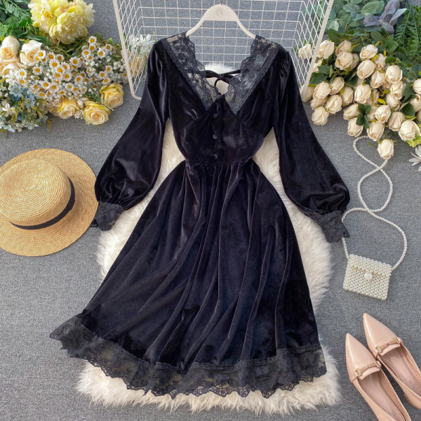 Női bársonyruha csipkével és V-nyakkal, három színben