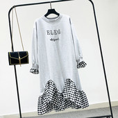 Αθλητικό γυναικείο φόρεμα με κεντήματα σε γκρι και μαύρο χρώμα