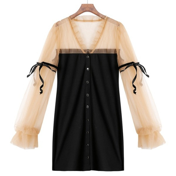 Μοντέρνο γυναικείο φόρεμα με κουμπιά και μανίκια με τούλι σε μαύρο χρώμα