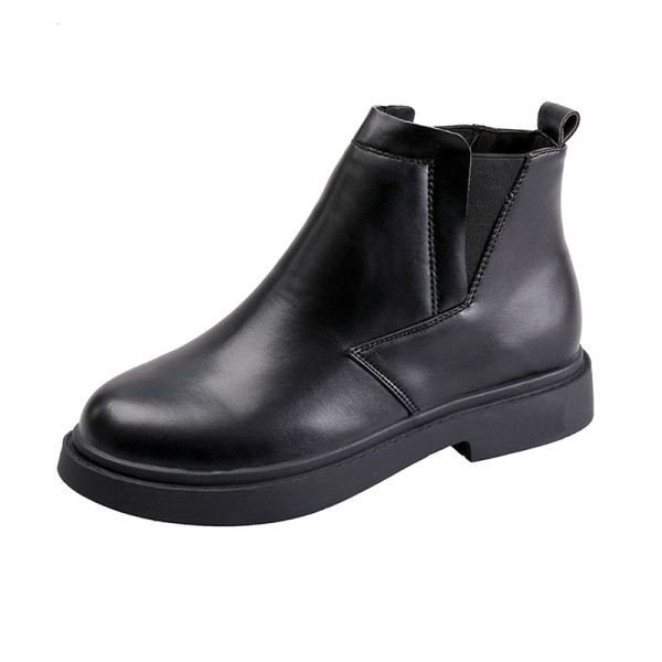 Lapos talpú női bőrcsizma őszre és télre