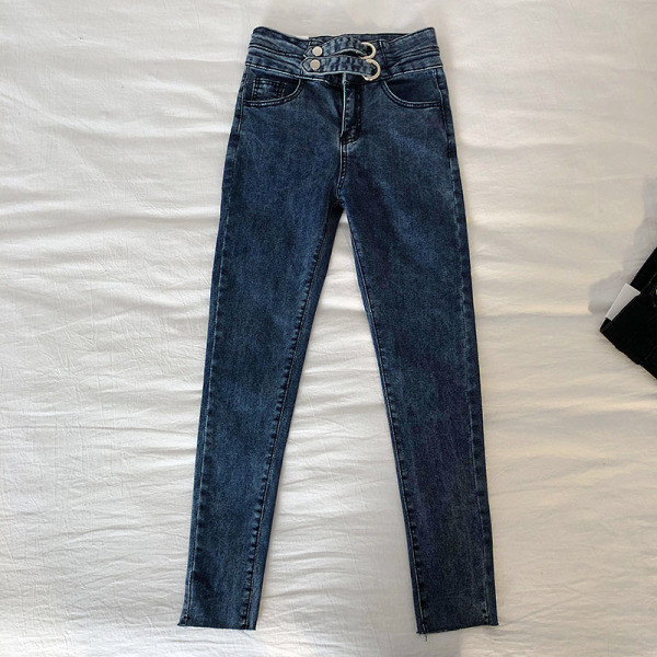 Modern női farmer kék és fekete színben, csattal és zsebekkel