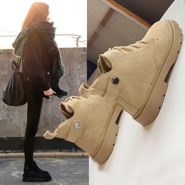 Cizme casual de toamna de dama cu talpa plata din piele intoarsa ecologica de culoare neagra si bej