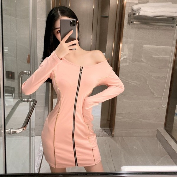 Női testhezálló fekete és rózsaszín ruha cipzárral