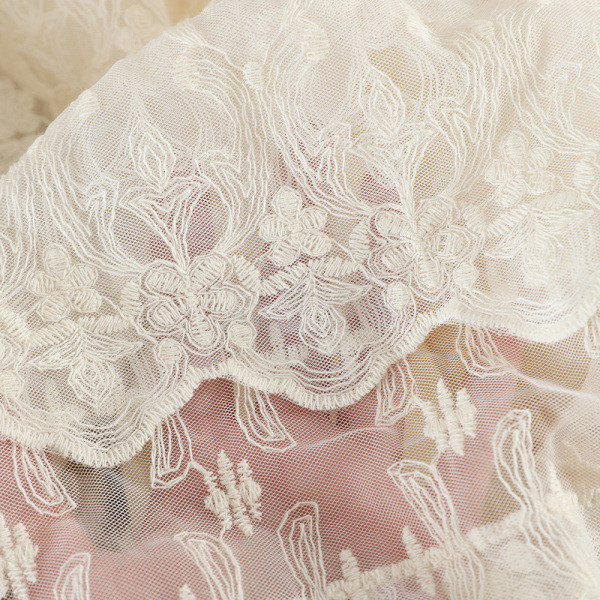 Női hosszú csipkeszoknya magas derékkal, bézs, fehér és fekete színben