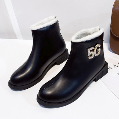 Stílusos női csizma puha műbőr béléssel, fekete színben télire is alkalmas - két modell