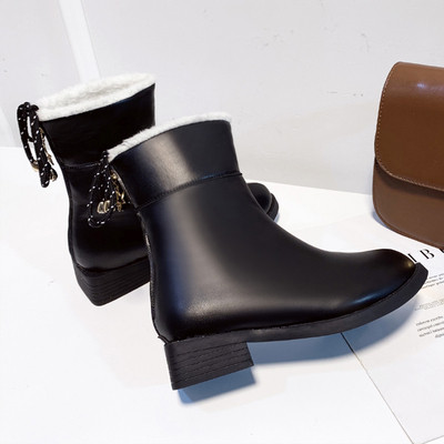 Stílusos női csizma puha műbőr béléssel, fekete színben télire is alkalmas - két modell