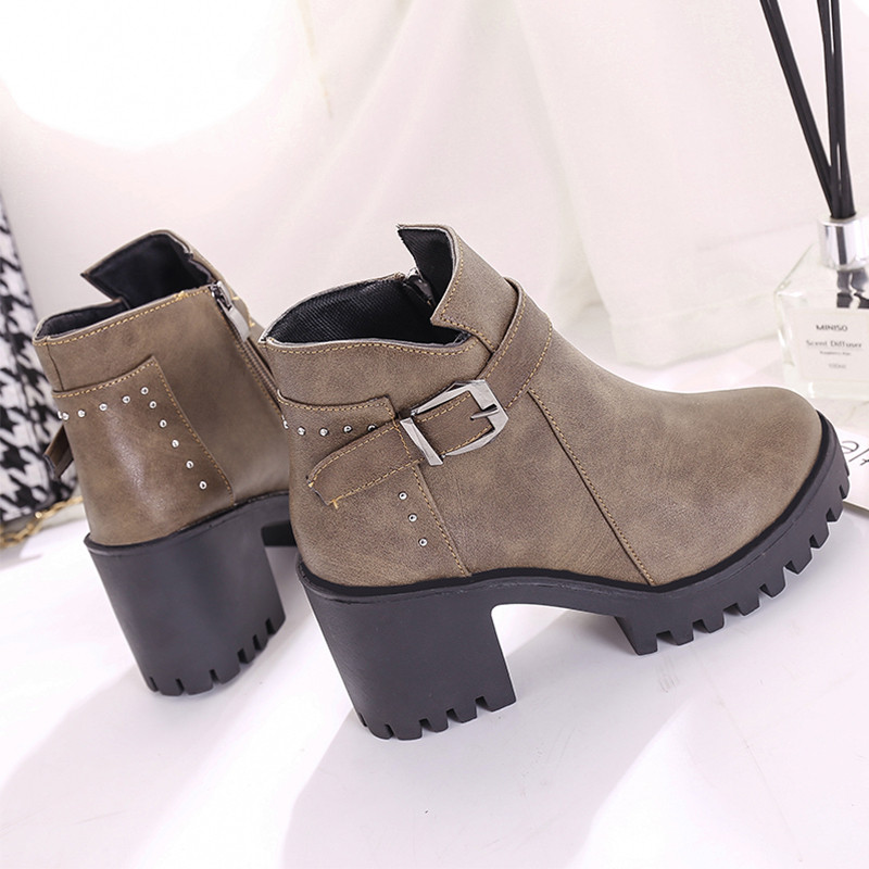 ÚJ modell női modern csizma csattal és vastag sarokkal barna és fekete színben