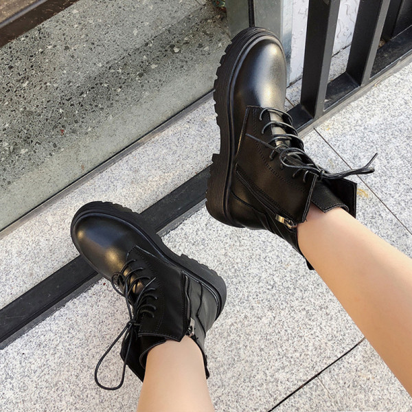 Női téli csizma lapos talppal eko bőrből, fekete színben