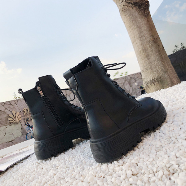 Női téli csizma lapos talppal eko bőrből, fekete színben