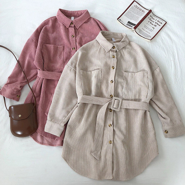 Modern női ing széles modell zsebekkel és övvel