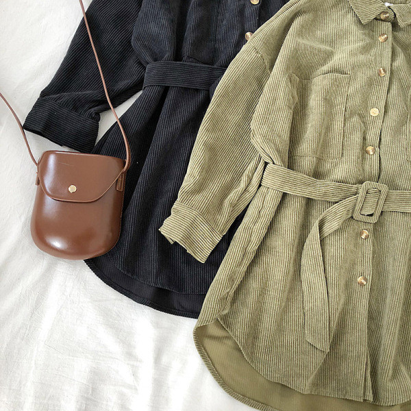 Modern női ing széles modell zsebekkel és övvel