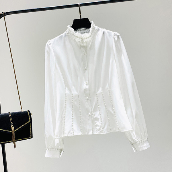 Új modell női ing pólógallérral, gyöngyökkel és gombokkal fehér és fekete színben