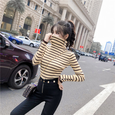 Γυναικεία ριγέ μπλούζα με γιακά