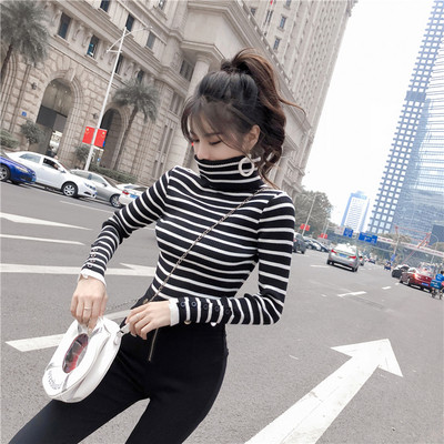 Γυναικεία ριγέ μπλούζα με γιακά