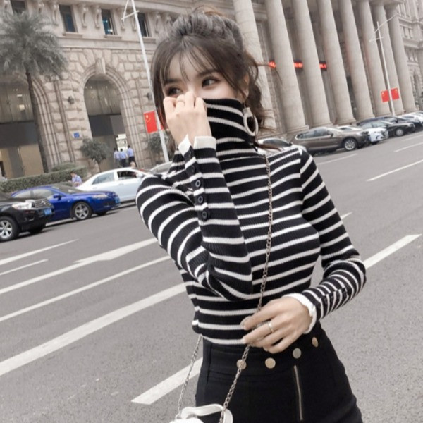 Γυναικεία ριγέ μπλούζα με γιακά