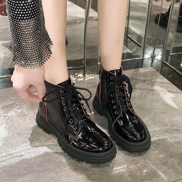 Eko bőrből készült modern női csizma zöld, sárga és piros fűzővel