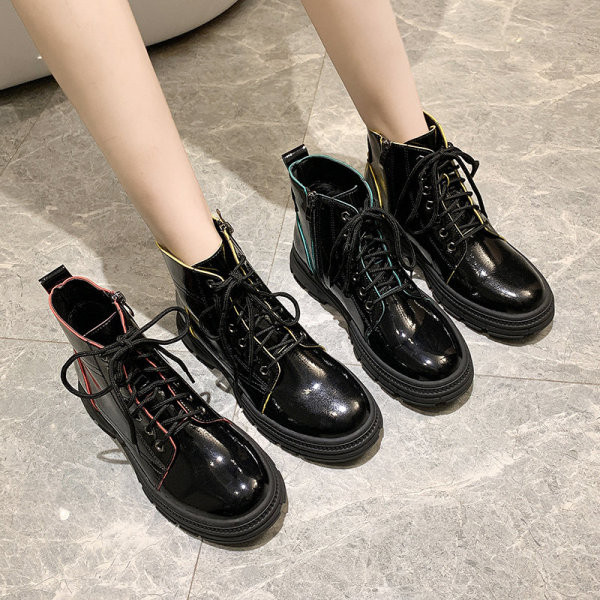 Eko bőrből készült modern női csizma zöld, sárga és piros fűzővel