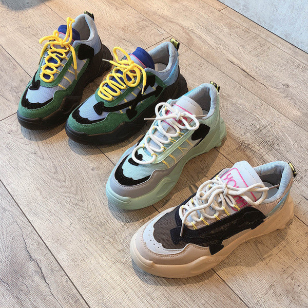 Καθημερινά γυναικεία παπούτσια με κορδόνια και επίπεδη σόλα σε τρία χρώματα