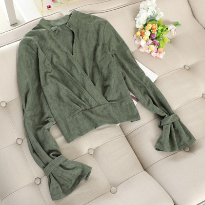 Öko velúrból készült modern női blúz V-nyakkal