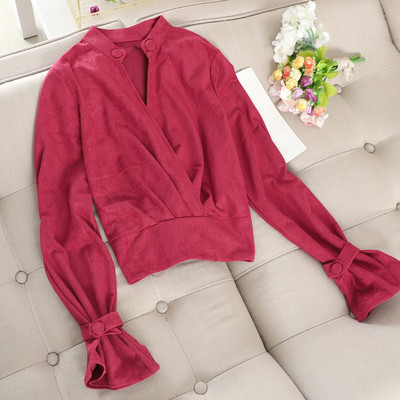 Öko velúrból készült modern női blúz V-nyakkal