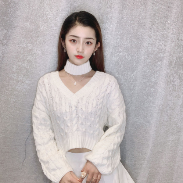 Нов  дамски пуловер с шпиц деколте - къс модел в няколко цвята