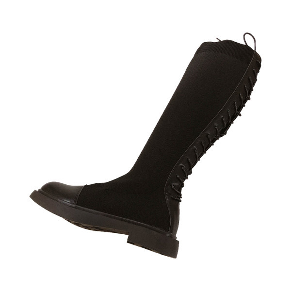 Modern női csizma lapos talppal és fűzővel fekete színben