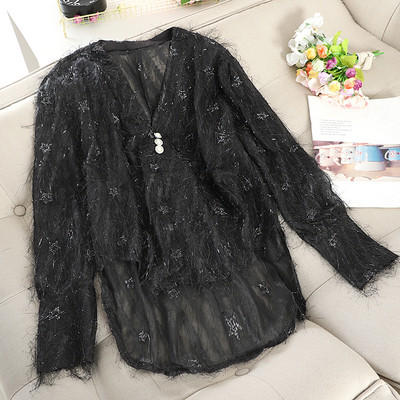 Aszimmetrikus női ing modell, rojtokkal és V-nyakkal