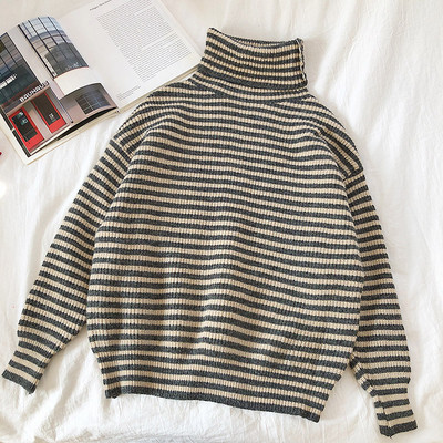 Női csíkos pulóver három színben, magas gallérral