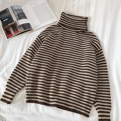 Női csíkos pulóver három színben, magas gallérral