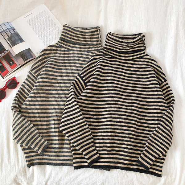 Női csíkos pulóver három színben, magas gallérral