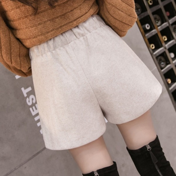 Széles rövidnadrág bézs, szürke és fekete színben